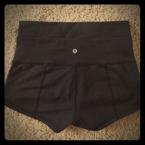 Lulu lemon Wunder Shorts size 8